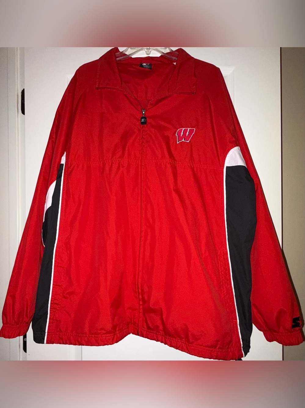 STARTER BRAND WISCONSIN BADGERS WINDBREAKER
SIZE XL